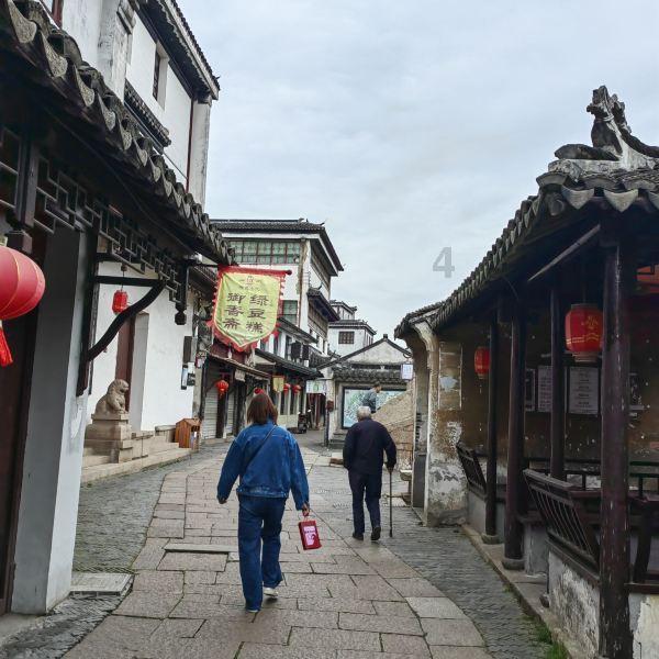 社区安上智能健身器材 居民家门口就能锻炼
